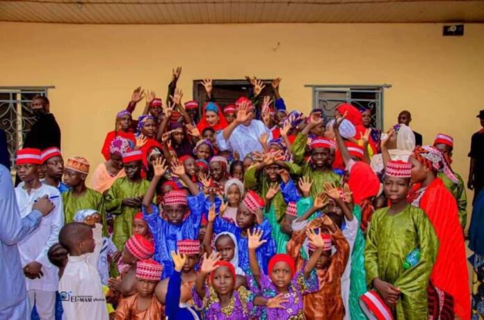 Gwamna Abba ya ɗauki nauyin kula da marayu 95