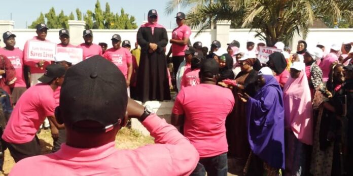 Matar gwamnan Zamfara ta ɗauki nauyin yi wa mata 100 aikin kansar mama