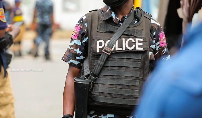 Wani magidanci ya karya ƙafa da hannun matarsa saboda fita ba da izininsa ba