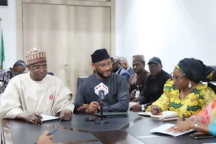 Gwamnan Lawal ya gana da ministan bunƙasa kiwon dabbobi