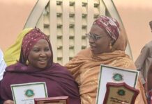 Jami’ar Ahmadu Bello ta karrama Dakta Kera, Dakta Hauwa Sani da wasu 121 (Bidiyo) Jami'ar Ahmadu Bello ta karrama Dakta Kera, Dakta Hauwa Sani da wasu 121 (Bidiyo)