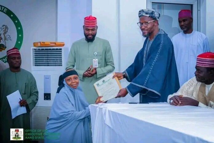 Gwamnan Kano ya karrama zakarun gasar karatun Alƙur'ani, ya ba su kujerun aikin Hajji