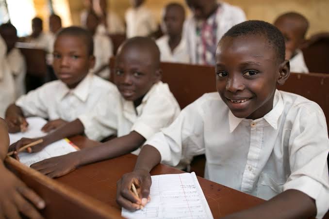 Ba za mu sauya tsarinmu na rufe makarantu a watan Azumi ba - Gwamnonin Kano, Bauchi, da Kebbi Ba za mu sauya tsarinmu na rufe makarantu a watan Azumi ba - Gwamnonin Kano, Bauchi, da Kebbi