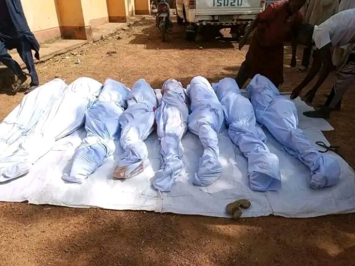 ‘Yan bindiga sun kashe ‘yan Banga 12, sun sace mutane da dama