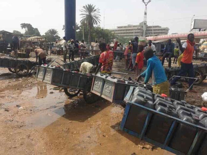 Matsalar Ruwa Sha: Yaushe dokar ta-ɓacin Gwamnatin Kano za ta fara aiki? ‎