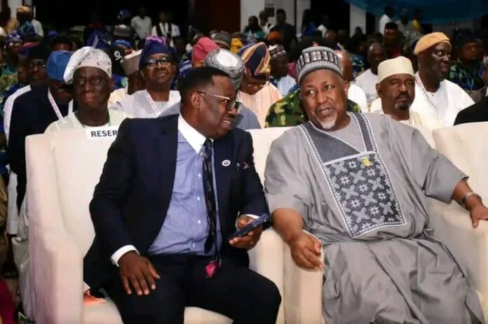 Ministan tsaron Badaru ya halarci babban taron ƙungiyar 'yan kasuwa ta ƙasa a Kwara