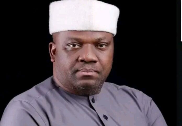 Nan da watanni 2 gwamnonin jihohin Rivers, Filato, Kano da Bayelsa za su koma APC — Arodiogbu Daga Jameel Lawan Yakasai Mataimakin shugaban jam’iyyar APC na ƙasa (yankin kudu maso gabas), Ijeoma Arodiogbu, ya bayyana cewa gwamnonin jihohin Bayelsa, Rivers, Plateau da Kano za su sauya sheka zuwa jam’iyyar mai mulki cikin watanni biyu masu zuwa. A wata hira da jaridar Punch, Arodiogbu ya ce shirin sauya shekar ba zato ba ne ko jita-jita, illa dai wani abu da zai faru nan ba da jimawa ba. Ya kara da cewa jam’iyyar APC ba ta rufe kofa ga yiwuwar Gwamna Peter Mbah na Enugu da takwaransa Alex Otti na Abia su ma su koma APC ba. “Ina magana ne akan gwamnonin Bayelsa, Rivers, Plateau, Kano, ko dai Abia ko Enugu. Cikin watanni biyu masu zuwa, za ku ga sun shiga jam’iyyarmu a hukumance,” in ji shi. “A bayyane yake cewa Bayelsa na cikin lissafin nan — shi yasa na ambace ta. Game da Adeleke (Gwamnan Osun), ba zan iya bayar da tabbaci ba, amma na san yana ta yin wasu yunkuri.” Arodiogbu ya ce ‘yan siyasar adawa da ke kokarin hada kawancen jam’iyyun adawa domin fuskantar zaben 2027, burinsu kawai shi ne su fito a kafafen yada labarai, ba don mulki ko ci gaban kasa ba.