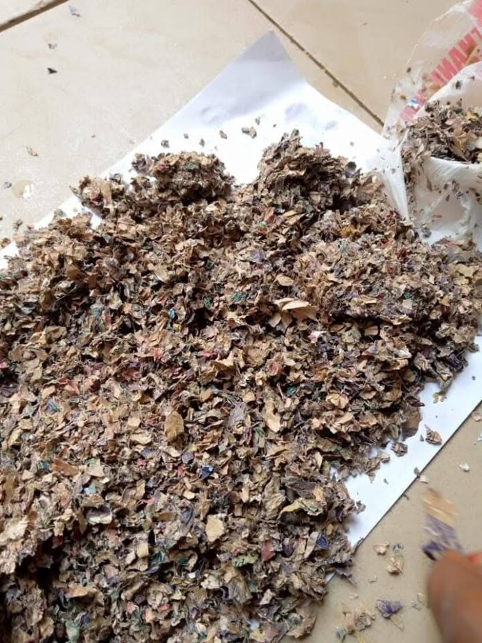 An tono kuɗi a gidan wani jami'in Kwastam da ya rasu An tono kuɗi a gidan wani jami'in Kwastam da ya rasu