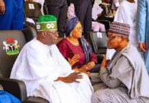 Ɗangote ya roƙi Tinubu da ya sanya man fetir a jerin kayan da aka haramta shigo da su daga ƙasashen waje Ɗangote ya roƙi Tinubu da ya sanya man fetir a jerin kayan da aka haramta shigo da su daga ƙasashen waje