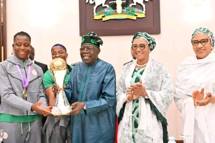 Tinubu ya baiwa 'yan wasan Super Falcons kyautar lambar girma ta ƙasa da dala dubu 100 ga kowace 'yar wasa