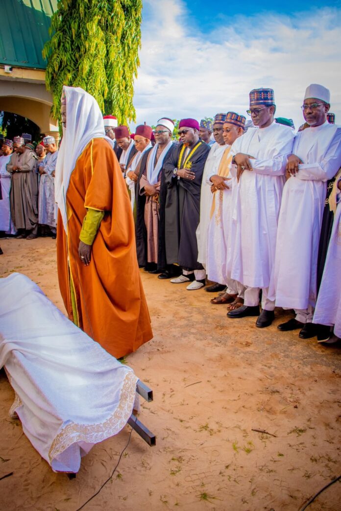 Gwamnan Yobe ya halarci jana'izar Sarkin Gudi a garin Gadaka