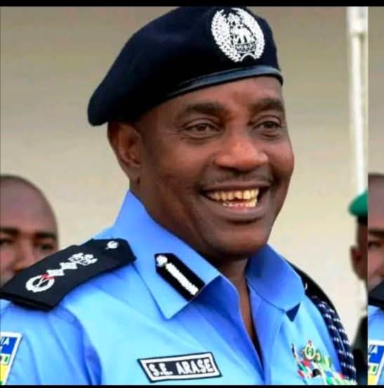 Tsohon Sufeto Janar na 'yansandan Najeriya, Solomon Arase ya mutu Tsohon Sufeto Janar na 'yansandan Najeriya, Solomon Arase ya mutu