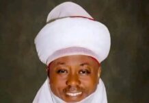 Gwamnan Kebbi ya naɗa Alhaji Sanusi Mika’ilu a matsayin sabon Sarkin Zuru Gwamnan Kebbi ya naɗa Alhaji Sanusi Mika'ilu a matsayin sabon Sarkin Zuru