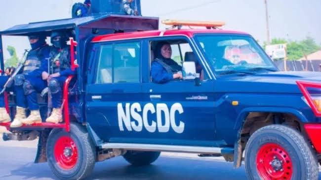 Hukumar NSCDC ta kama mutane 6 da ake zargi da lalata wutar Lantarki a Jihar Kano Hukumar NSCDC ta kama mutane 6 da ake zargi da lalata wutar Lantarki a Jihar Kano