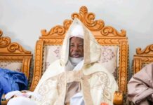 Gwamnan Bauchi ya naɗa babban yayansa a matsayin Sarki mai daraja ta ɗaya Gwamnan Bauchi ya naɗa babban yayansa a matsayin Sarki