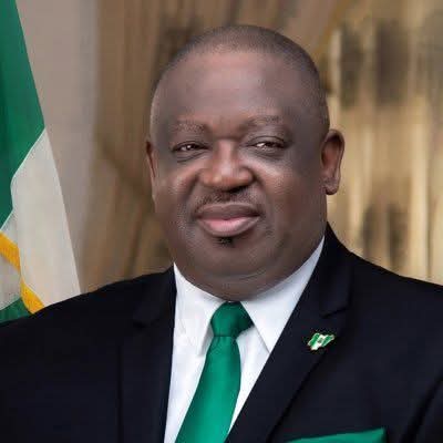 Ana matsa min lamba na koma jam'iyyar APC - Gwamnan Mufwang Ana matsa min lamba na koma jam'iyyar APC - Gwamnan Mufwang