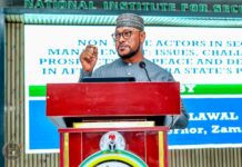 Sulhu da ‘yan bindiga ba tare da karɓe makamansu ba, tamkar miƙa wuya ne – Gwamnan Zamfara Sulhu da 'yan bindiga ba tare da karɓe makamansu ba, tamkar miƙa wuya ne - Gwamnan Zamfara