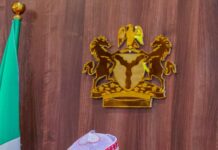 Gwamnan Kano ya ɗauki masu gadi 1,600 aiki don kula da tsaron makarantu a Kano Gwamnan Kano ya ɗauki masu gadi 1,600 aiki don kula da tsaron makarantu a Kano