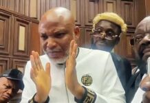 Da laifin ta’addanci kotu ta ɗaure Nnamdu Kanu, ya ka sa kare kansa Da laifin ta'addanci kotu ta ɗaure Nnamdu Kamu, ya ka sa kare kansa