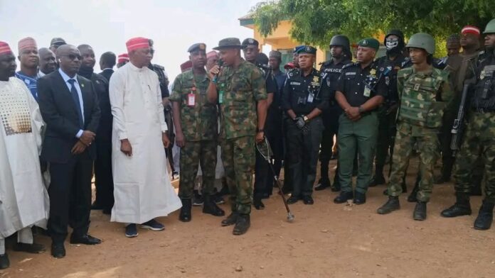 Tsaro: Gwamnan Kano ya ziyarci sansanin JTF a Tsanyawa da Shanono