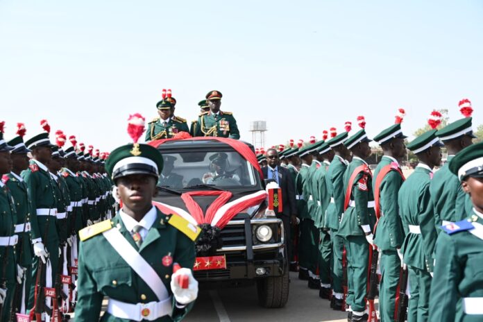 COAS ya yi kira ga sabbin sojojin Najeriya 3,439 kan ladabi, aminci da ƙwarewa COAS ya yi kira ga sabbin sojojin Najeriya 3,439 kan ladabi, aminci da ƙwarewa