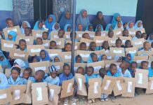 Makarantar Hafsatu Gimba Ahmed Memorial ta ba da hutun zangon farko, an gargaɗi ɗaliban da su kasance masu biyayya ga iyaye (Hotuna) Makarantar Hafsatu Gimba Ahmed Memorial ta ba da hutun zangon farko, an gargaɗi ɗaliban da su kasance masu biyayya ga iyaye (Hotuna)