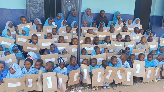 Makarantar Hafsatu Gimba Ahmed Memorial ta ba da hutun zangon farko, an gargaɗi ɗaliban da su kasance masu biyayya ga iyaye (Hotuna) Makarantar Hafsatu Gimba Ahmed Memorial ta ba da hutun zangon farko, an gargaɗi ɗaliban da su kasance masu biyayya ga iyaye (Hotuna)